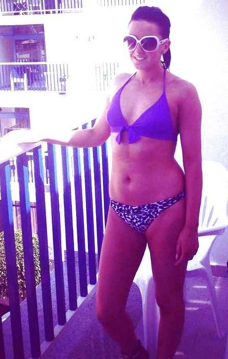 jeune femme brune salope